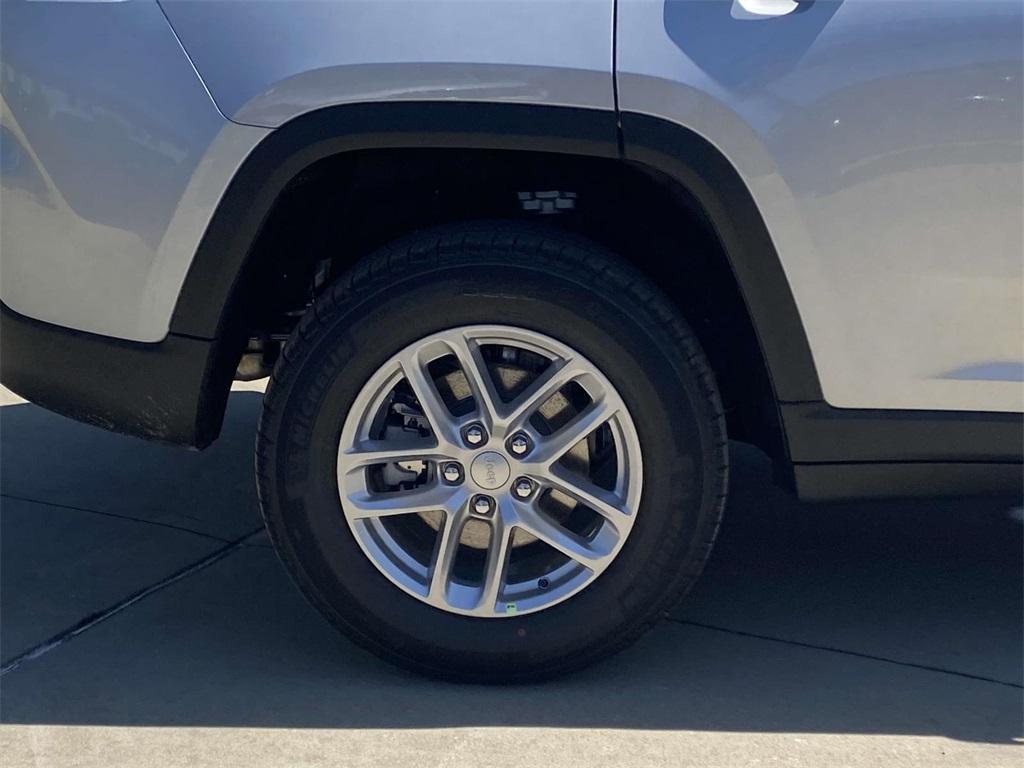 new 2025 Jeep Grand Cherokee car, priced at $31,195