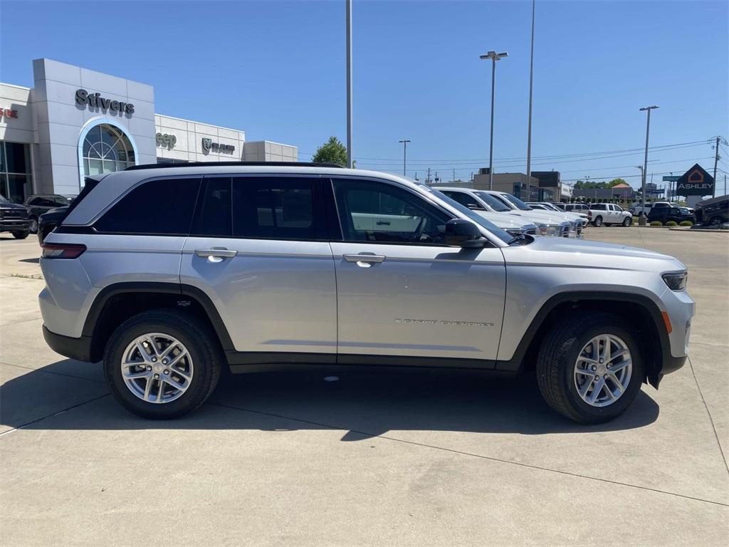 new 2025 Jeep Grand Cherokee car, priced at $31,195