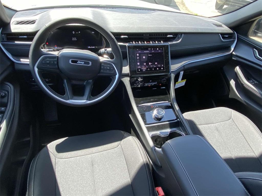 new 2025 Jeep Grand Cherokee car, priced at $31,195