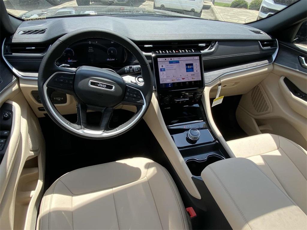 new 2025 Jeep Grand Cherokee car, priced at $37,381