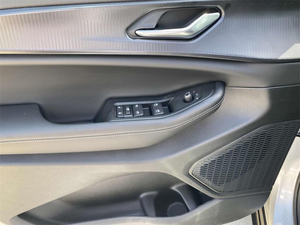 new 2025 Jeep Grand Cherokee L car, priced at $39,995