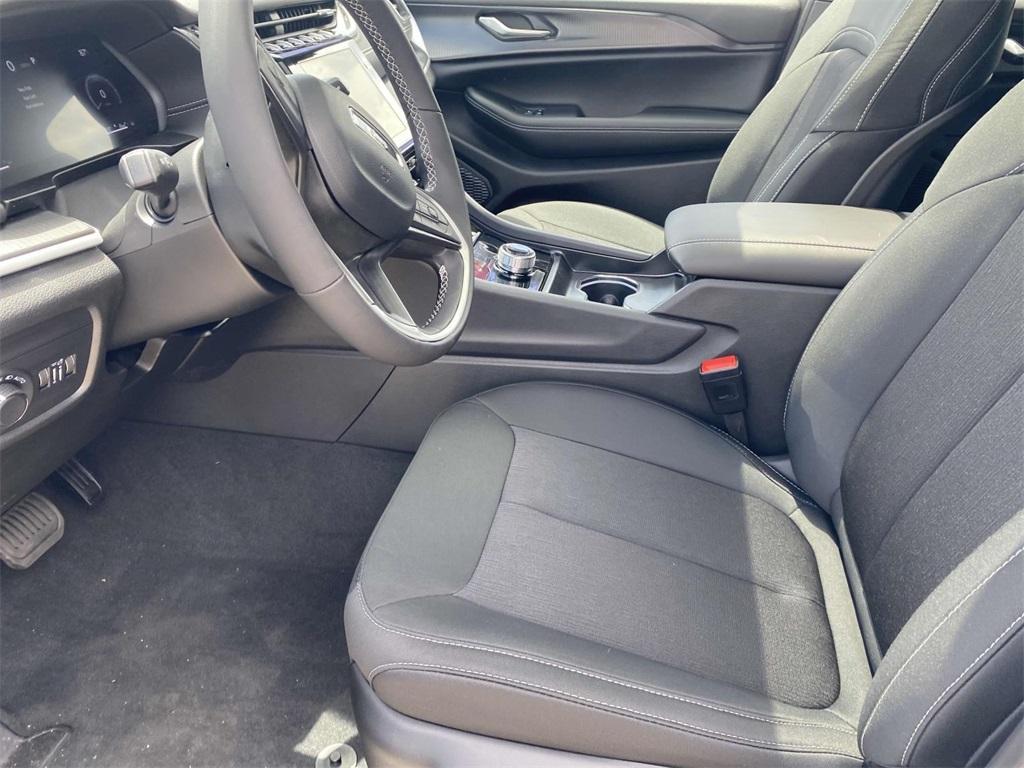 new 2025 Jeep Grand Cherokee L car, priced at $35,995