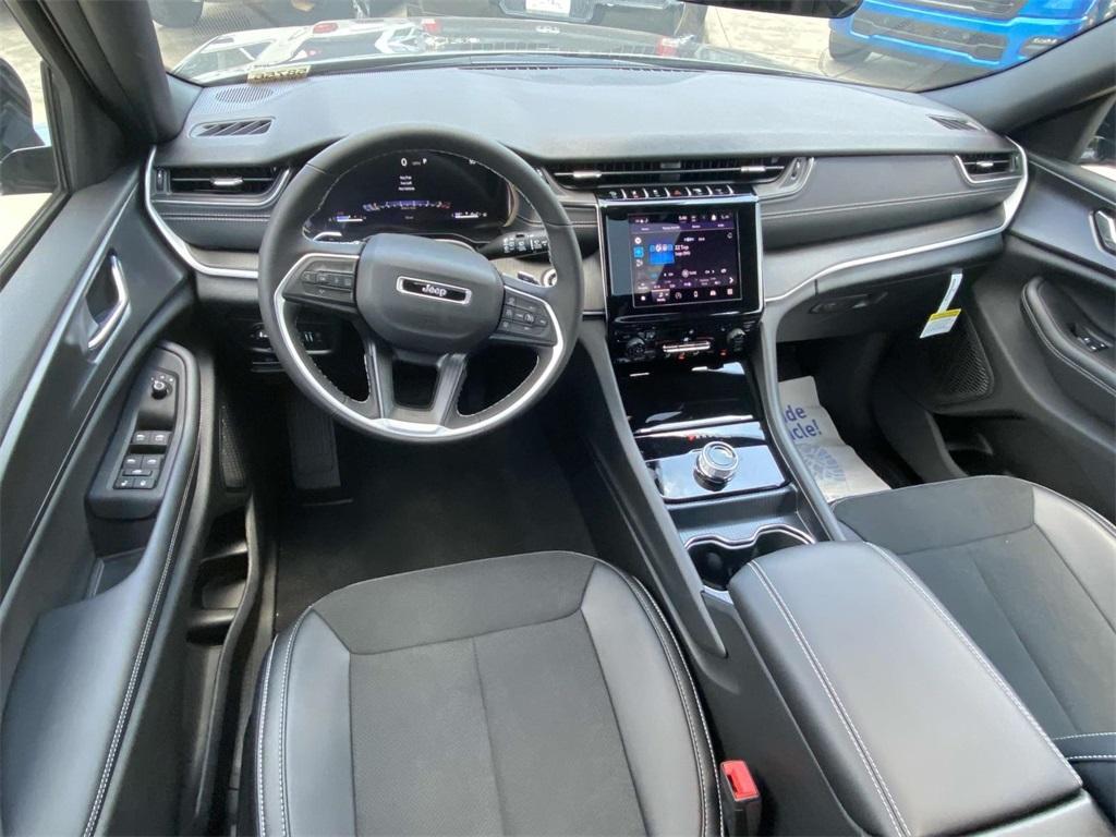 new 2025 Jeep Grand Cherokee L car, priced at $42,495