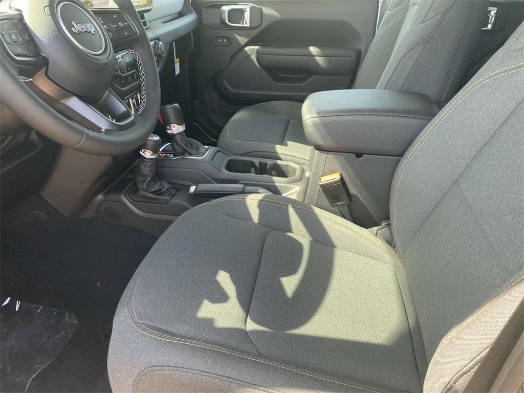 new 2025 Jeep Gladiator car, priced at $46,995