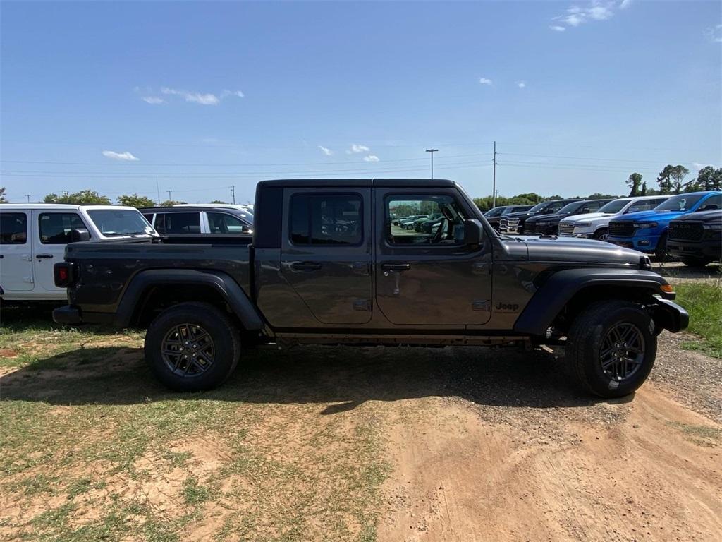 new 2025 Jeep Gladiator car, priced at $46,995