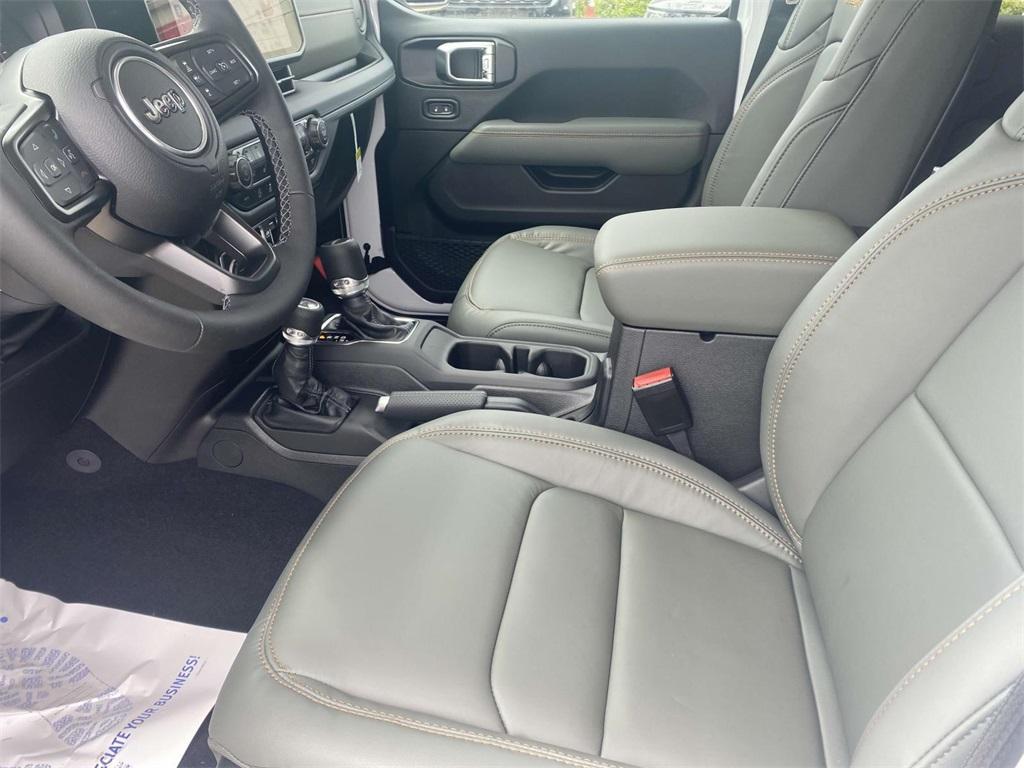 new 2025 Jeep Gladiator car, priced at $46,995