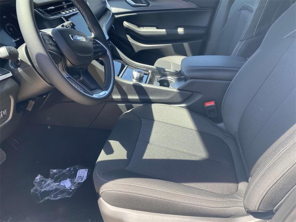 new 2025 Jeep Grand Cherokee L car, priced at $33,995