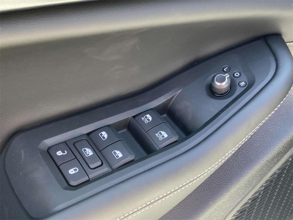 new 2025 Jeep Grand Cherokee L car, priced at $33,995