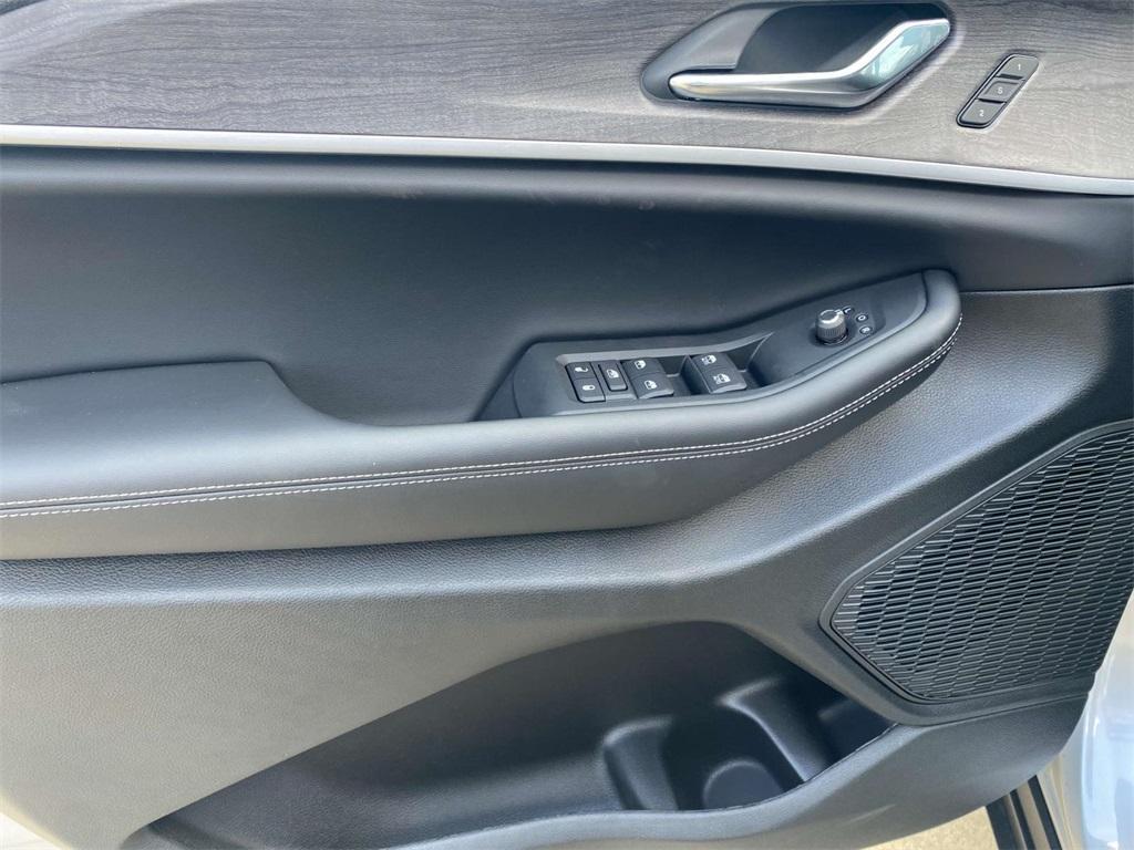 new 2025 Jeep Grand Cherokee L car, priced at $44,495