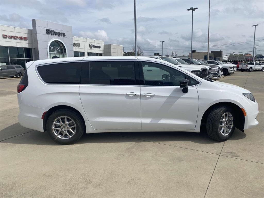 new 2025 Chrysler Voyager car, priced at $35,313