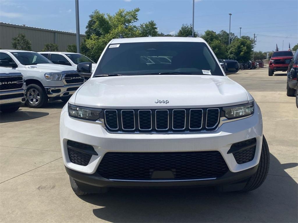 new 2025 Jeep Grand Cherokee car, priced at $33,995