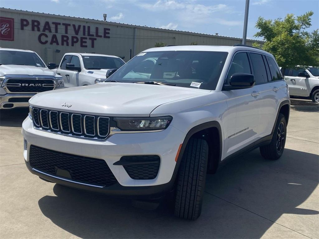 new 2025 Jeep Grand Cherokee car, priced at $33,995