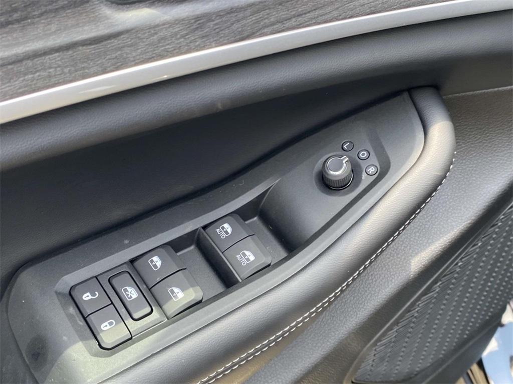 new 2025 Jeep Grand Cherokee L car, priced at $48,295