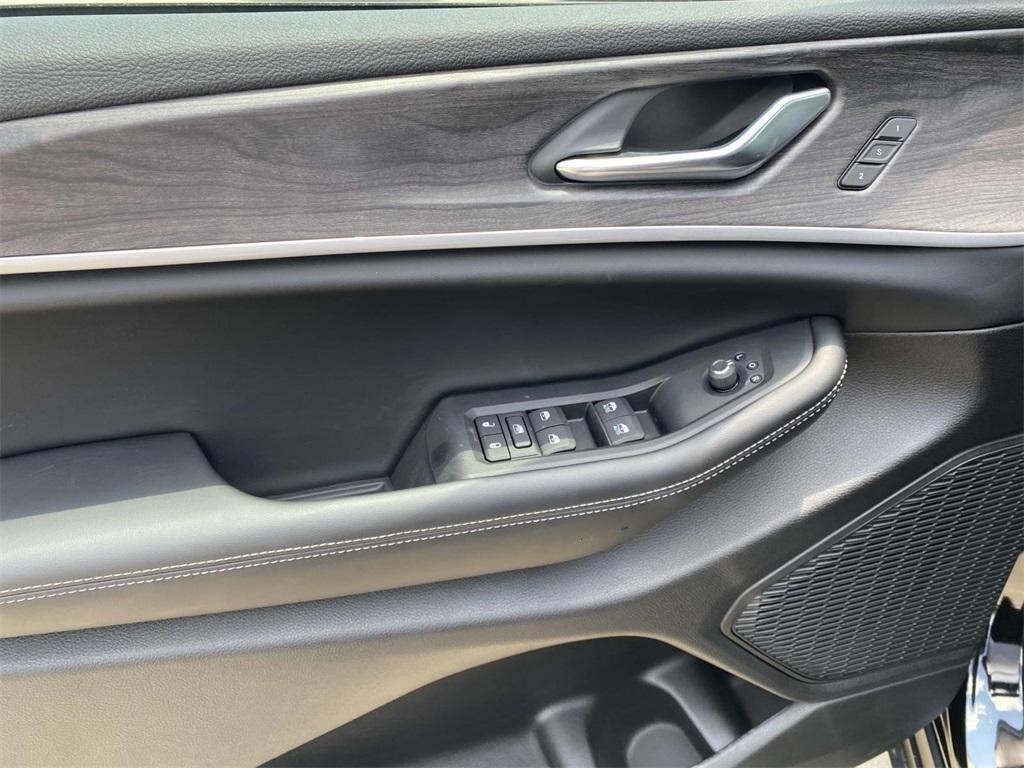 new 2025 Jeep Grand Cherokee L car, priced at $48,295