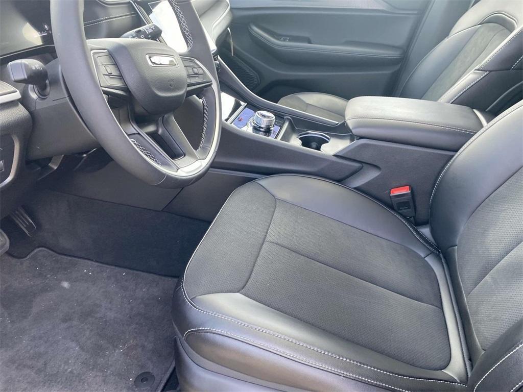 new 2025 Jeep Grand Cherokee L car, priced at $39,995