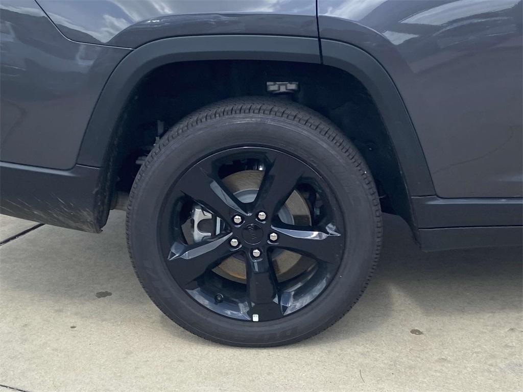 new 2025 Jeep Grand Cherokee L car, priced at $39,995