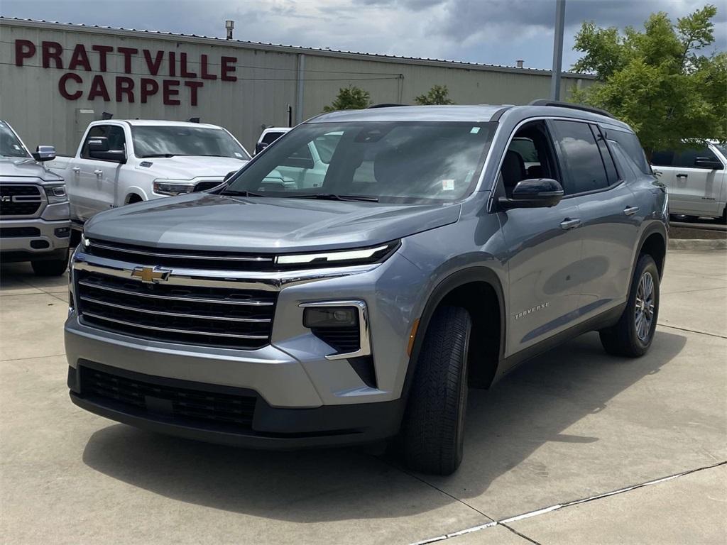 used 2024 Chevrolet Traverse car, priced at $38,995