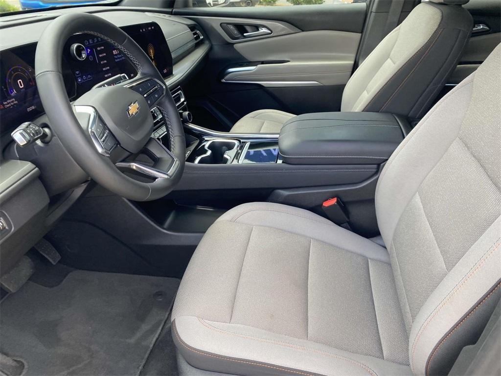 used 2024 Chevrolet Traverse car, priced at $38,995