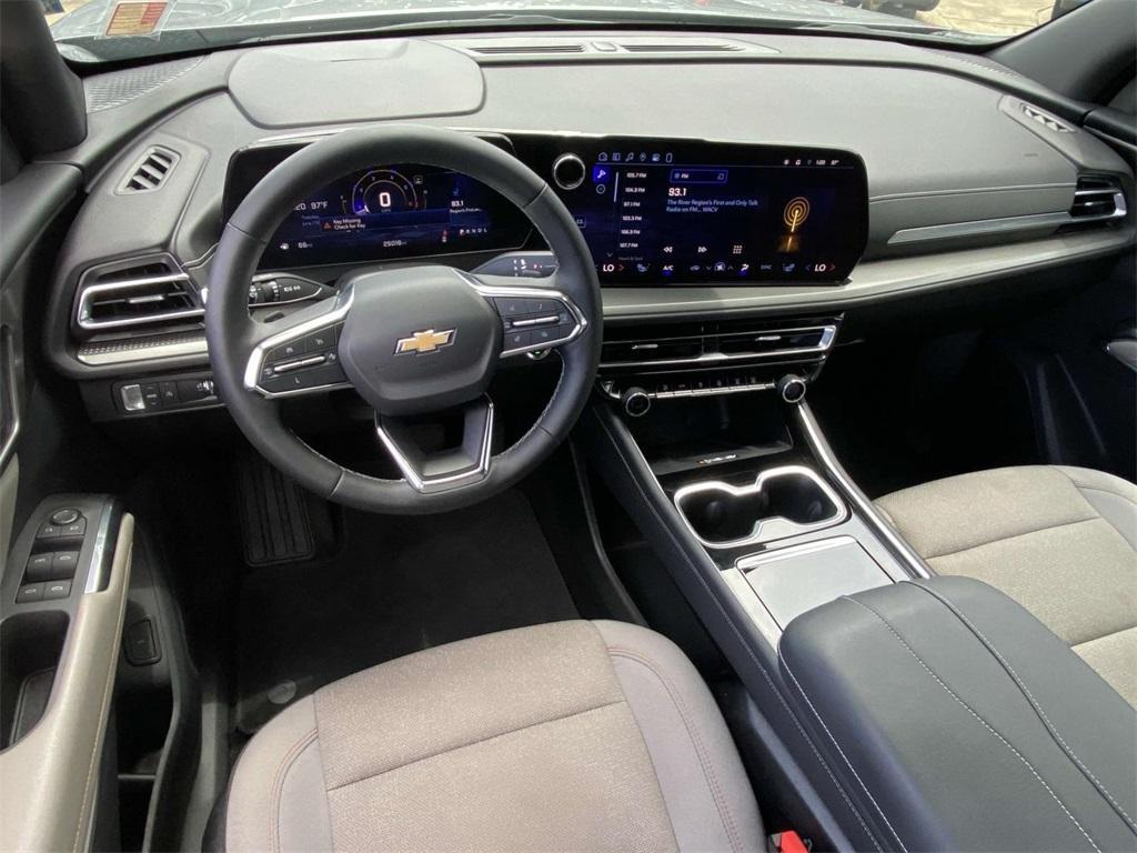 used 2024 Chevrolet Traverse car, priced at $38,995