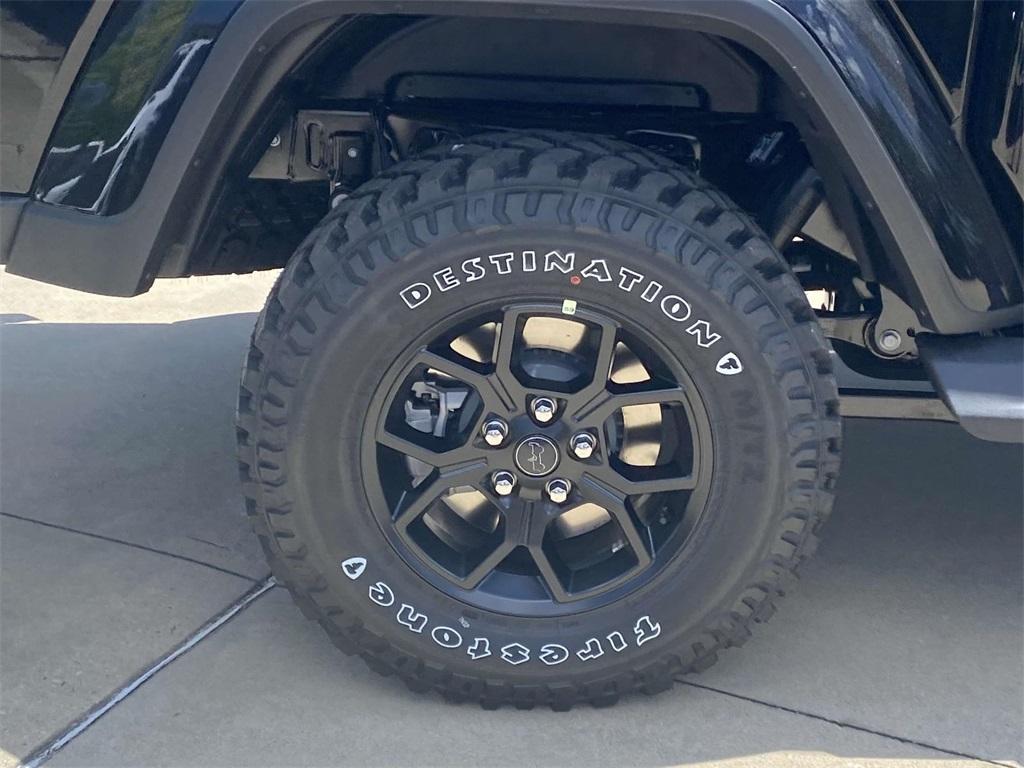 new 2025 Jeep Gladiator car, priced at $45,882