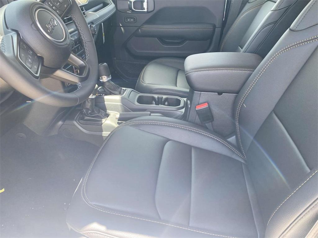 new 2025 Jeep Gladiator car, priced at $45,882