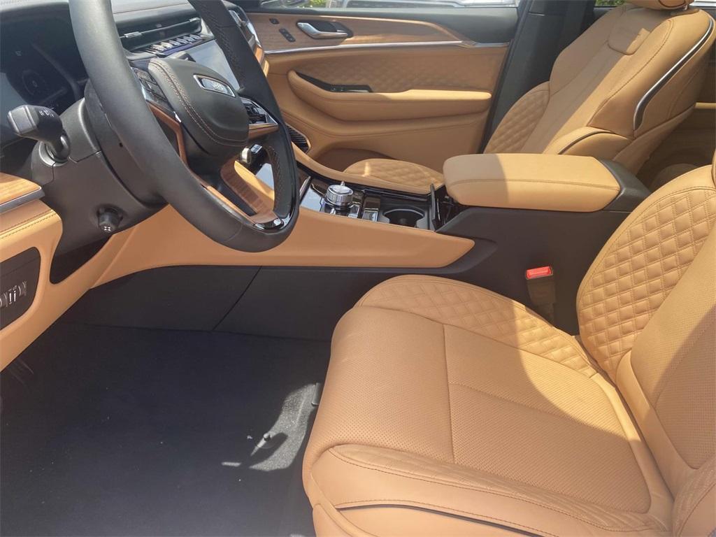 new 2025 Jeep Grand Cherokee car, priced at $65,995
