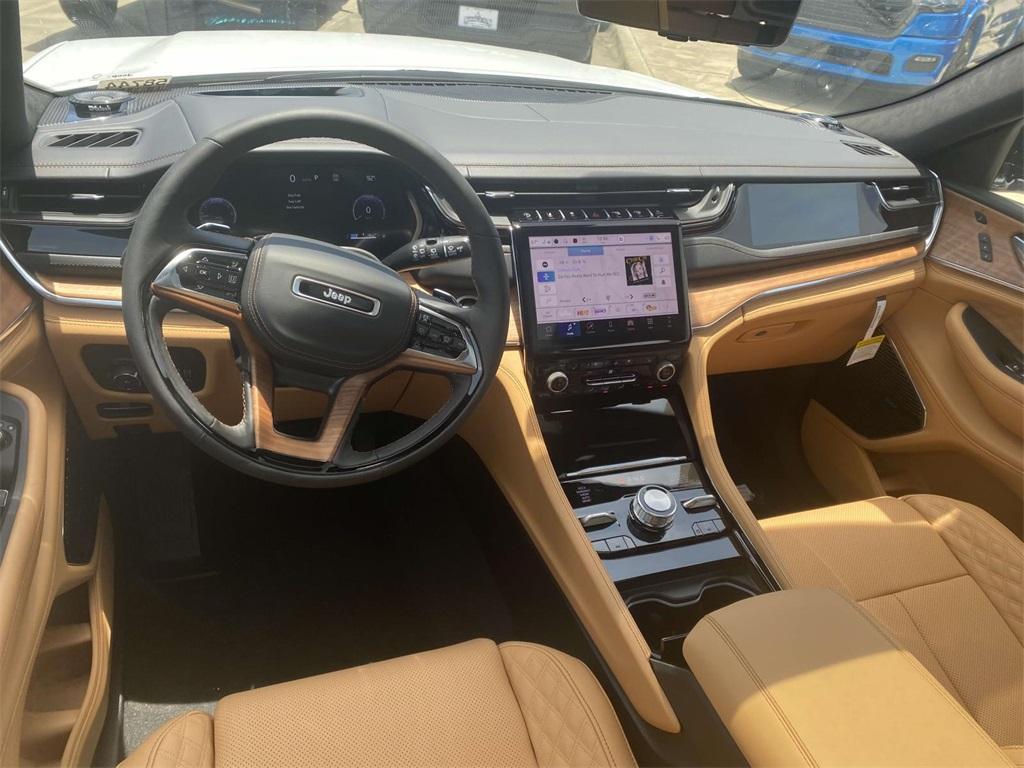 new 2025 Jeep Grand Cherokee car, priced at $65,995
