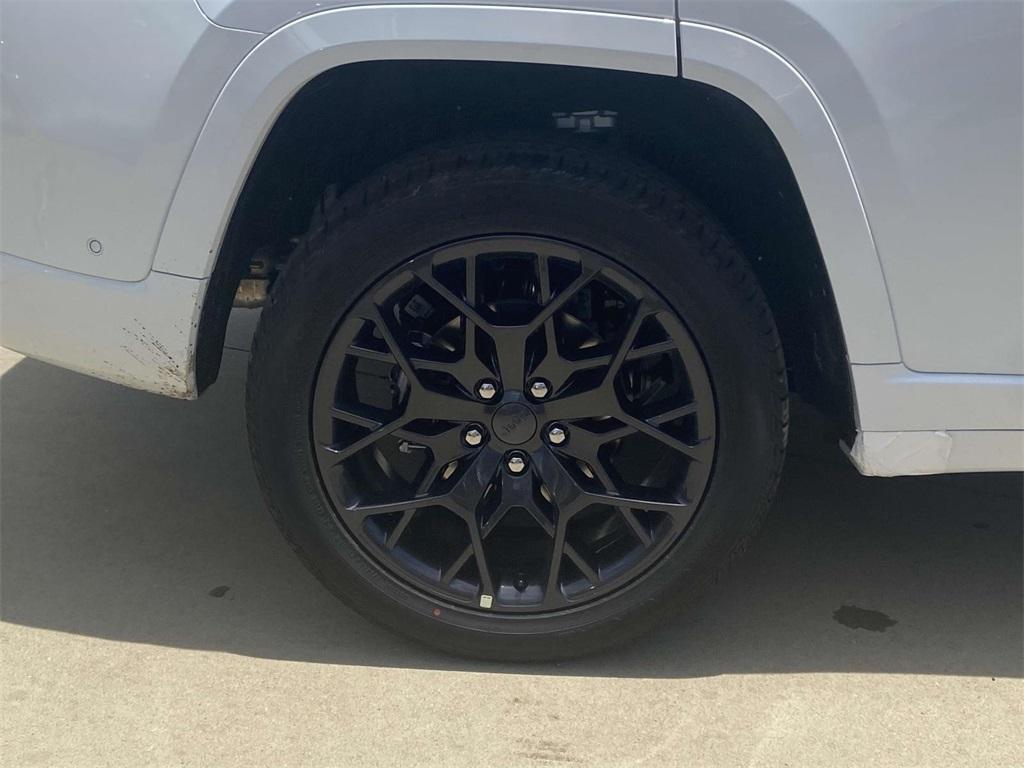 new 2025 Jeep Grand Cherokee car, priced at $65,995