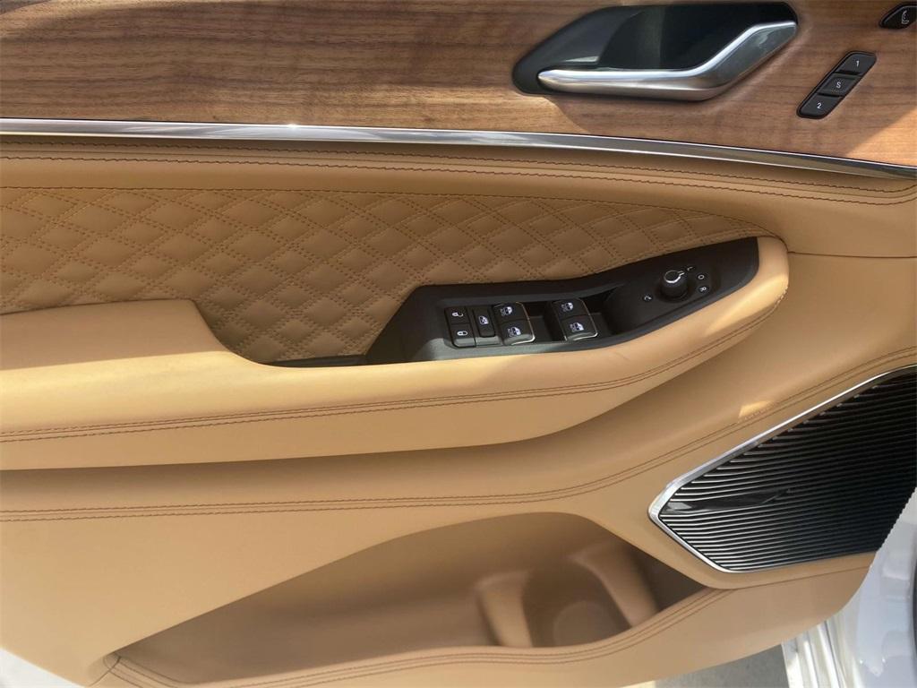 new 2025 Jeep Grand Cherokee car, priced at $65,995