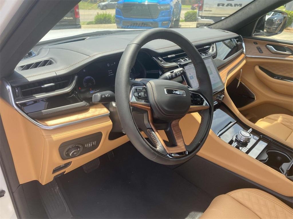 new 2025 Jeep Grand Cherokee car, priced at $65,995