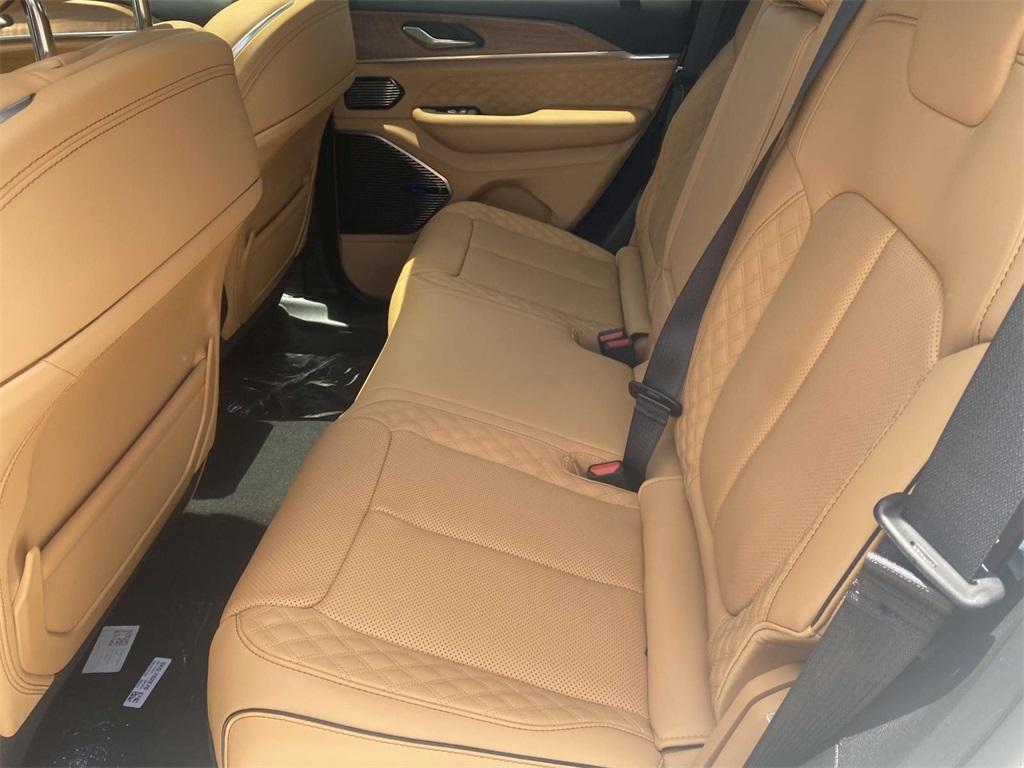 new 2025 Jeep Grand Cherokee car, priced at $65,995