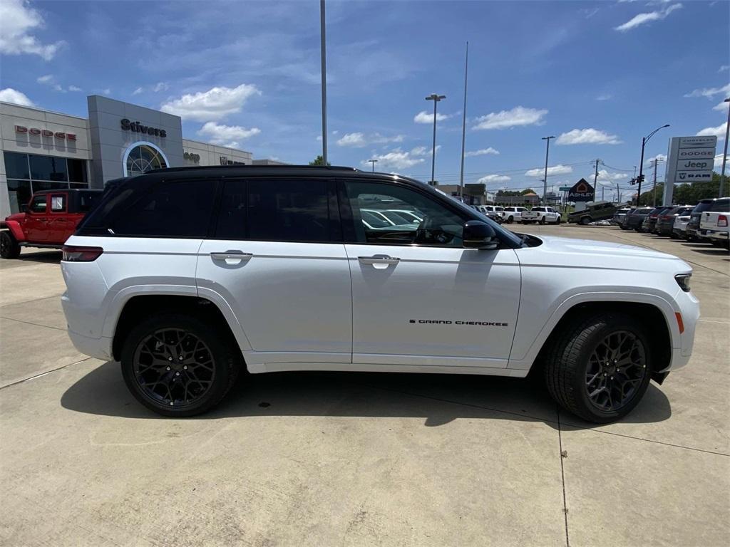 new 2025 Jeep Grand Cherokee car, priced at $65,995