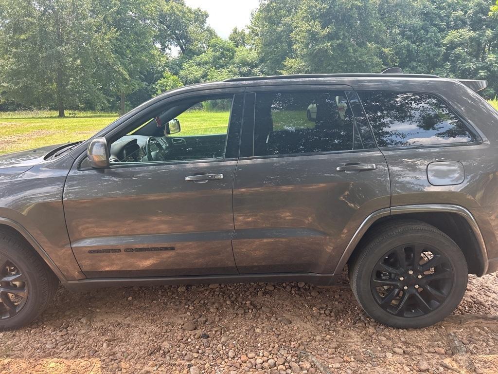 used 2021 Jeep Grand Cherokee car, priced at $23,495