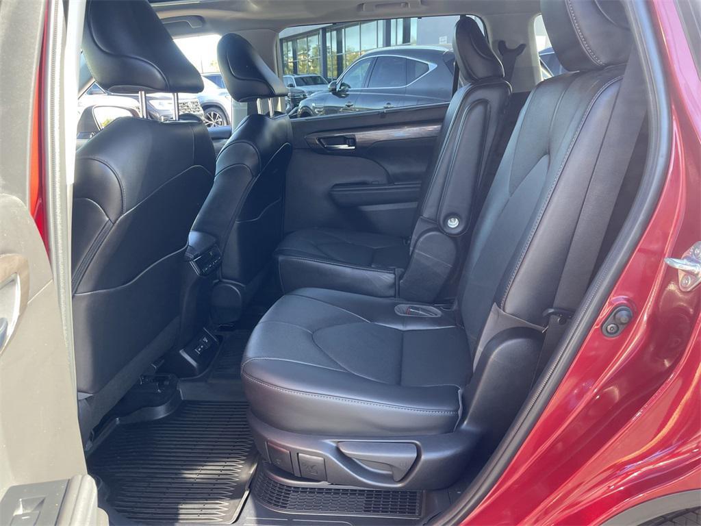 used 2022 Toyota Highlander Hybrid car, priced at $42,000