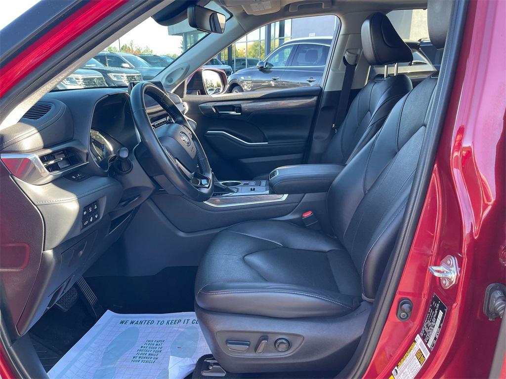 used 2022 Toyota Highlander Hybrid car, priced at $42,000