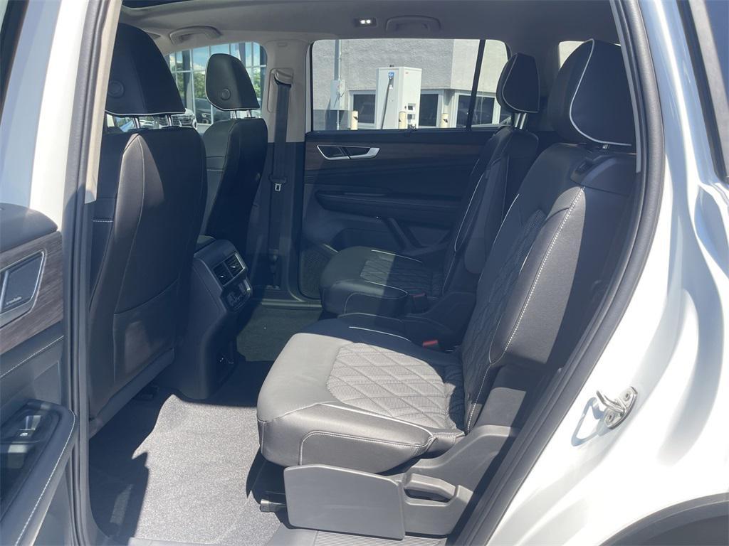 new 2025 Volkswagen Atlas car, priced at $54,196