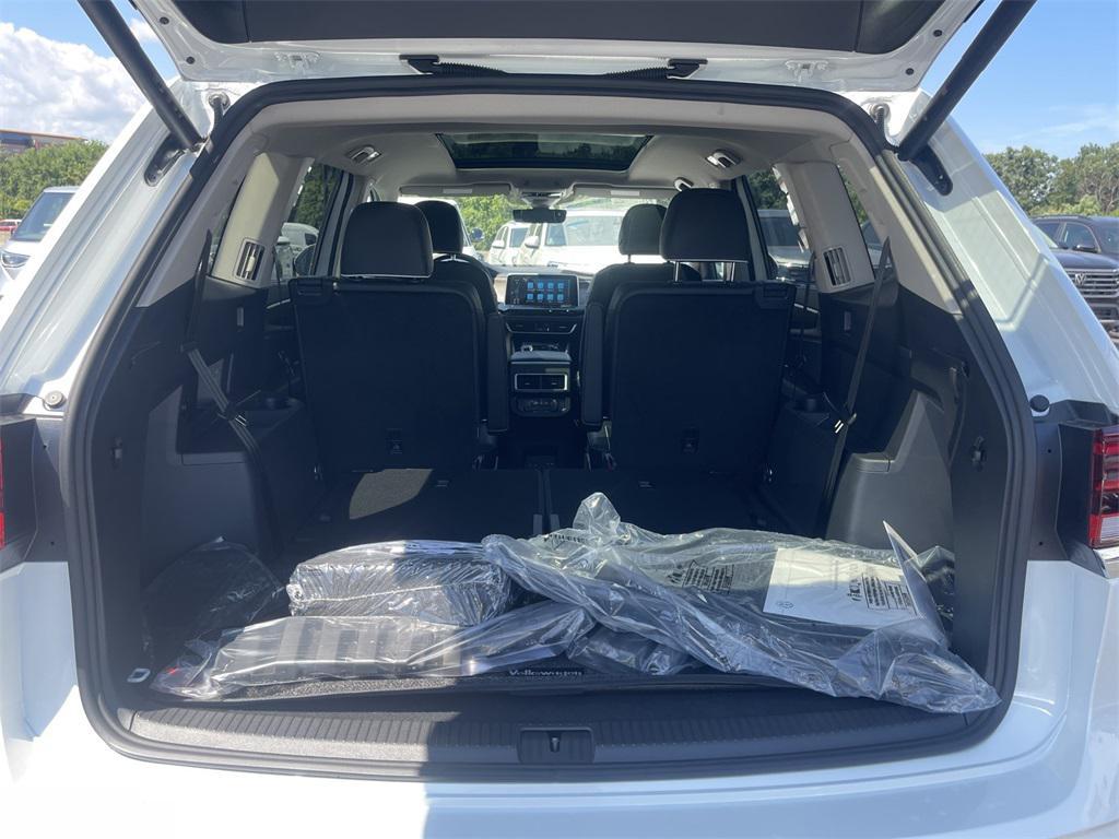 new 2025 Volkswagen Atlas car, priced at $54,196