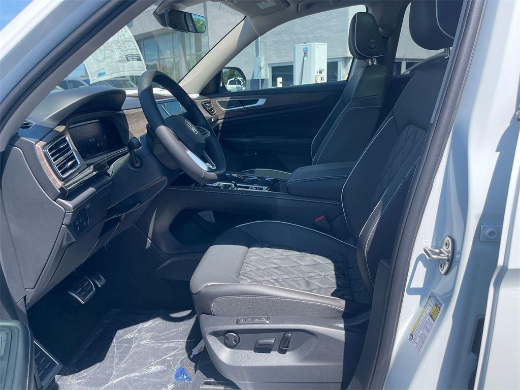 new 2025 Volkswagen Atlas car, priced at $54,196