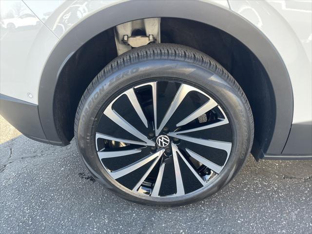 new 2025 Volkswagen ID.4 car, priced at $48,410