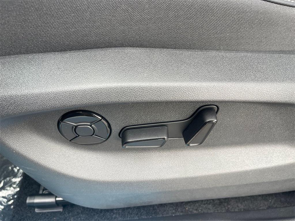 new 2025 Volkswagen Tiguan car, priced at $36,187