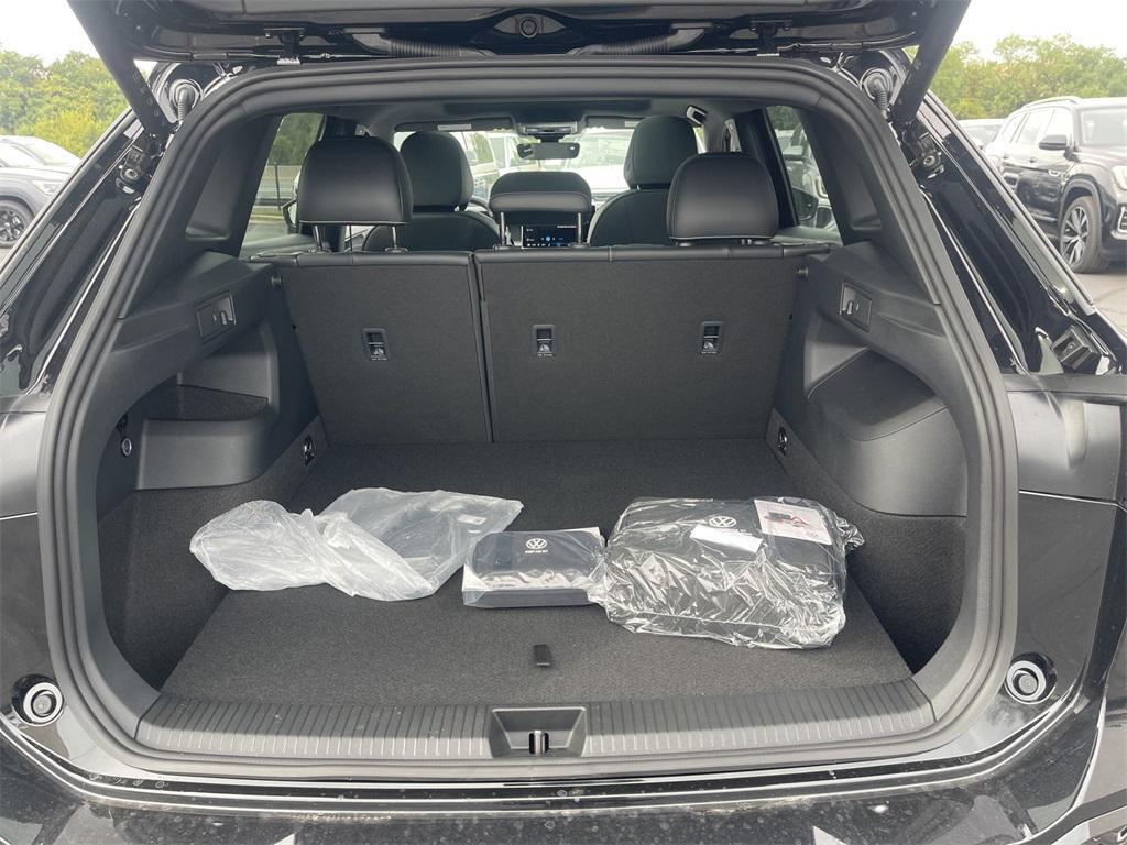 new 2025 Volkswagen Tiguan car, priced at $36,187