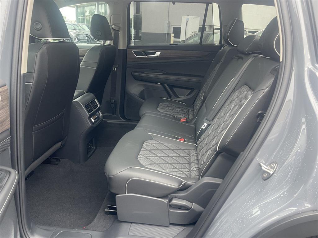 new 2025 Volkswagen Atlas car, priced at $53,348