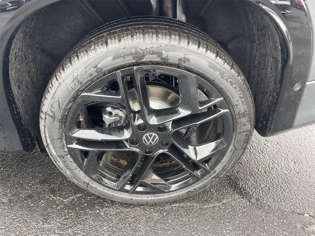 new 2025 Volkswagen Tiguan car, priced at $37,973