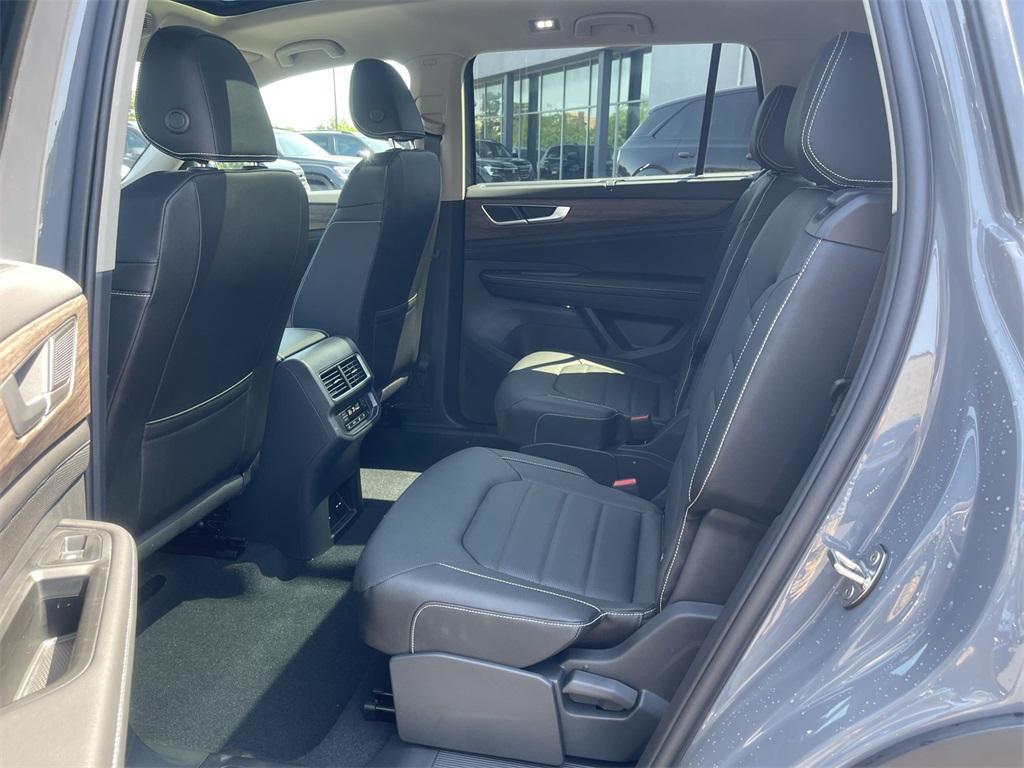 new 2025 Volkswagen Atlas car, priced at $47,616
