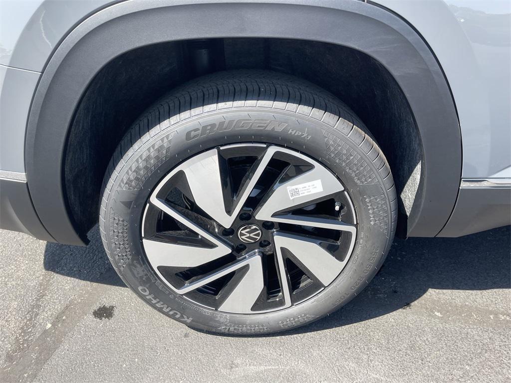 new 2025 Volkswagen Atlas car, priced at $47,616