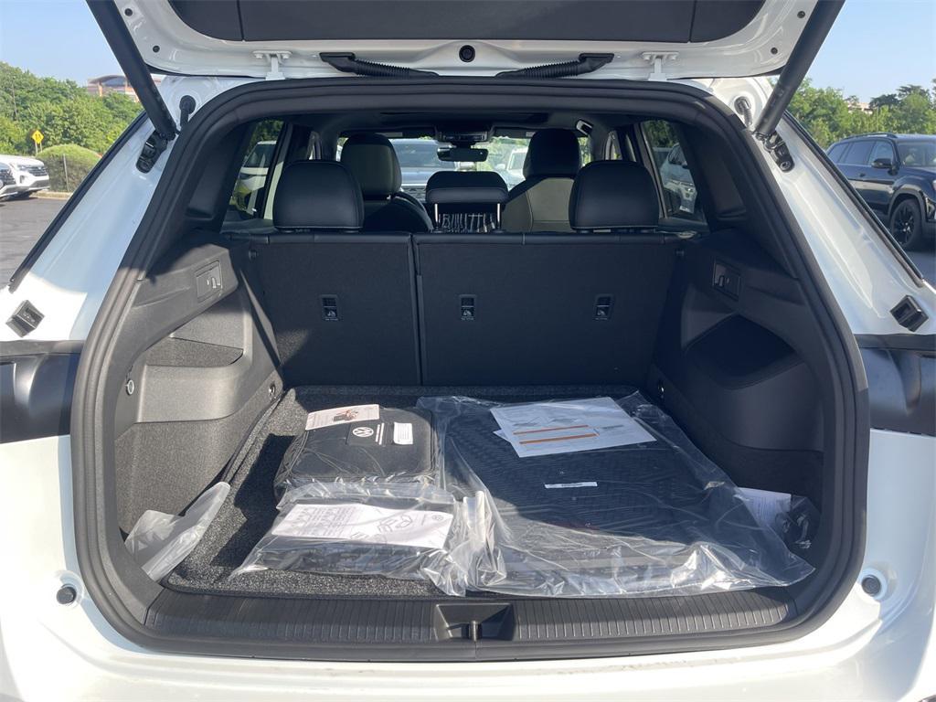 new 2025 Volkswagen Tiguan car, priced at $37,832