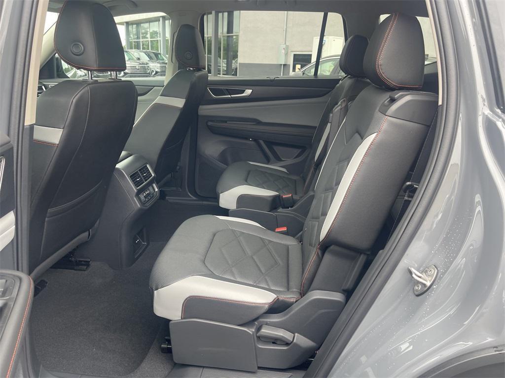 new 2025 Volkswagen Atlas car, priced at $47,619