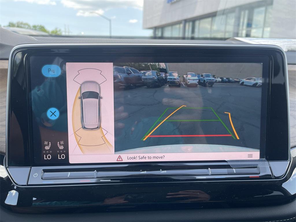 new 2025 Volkswagen Atlas car, priced at $45,266
