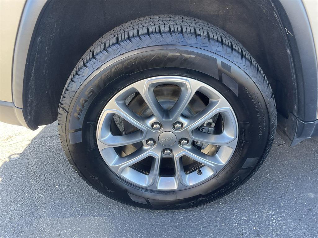 used 2015 Jeep Grand Cherokee car, priced at $12,490