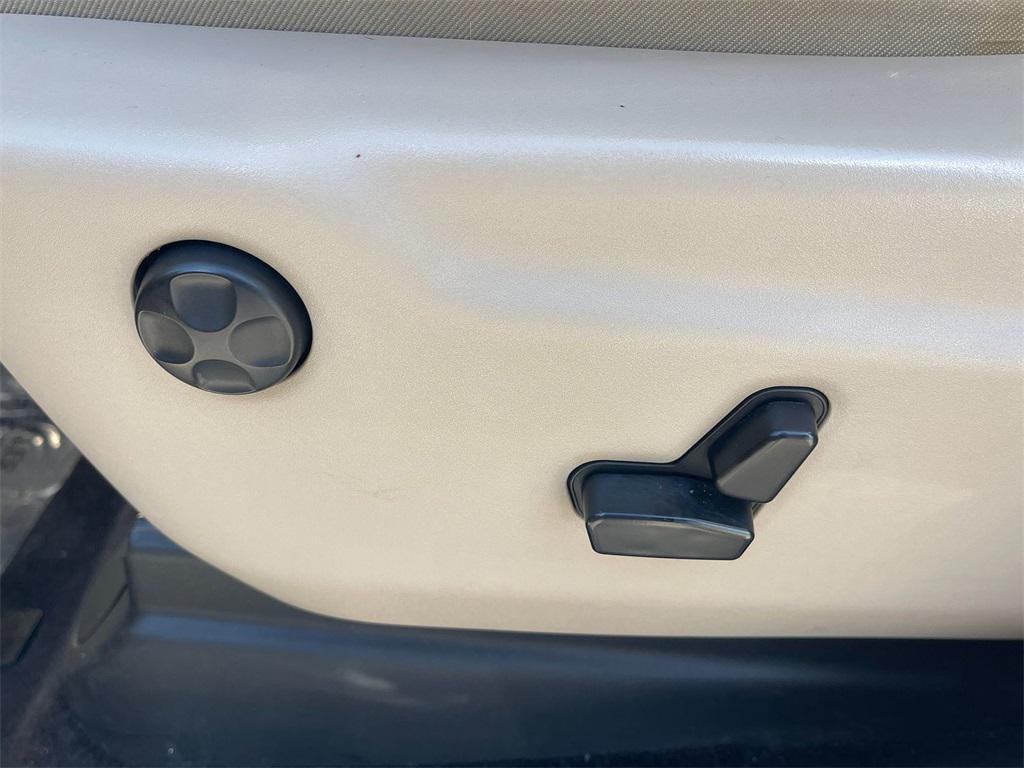 used 2015 Jeep Grand Cherokee car, priced at $12,490